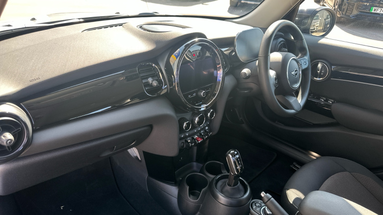 MINI Hatchback 1.5 Cooper Classic Premium 5dr Auto Petrol Hatchback